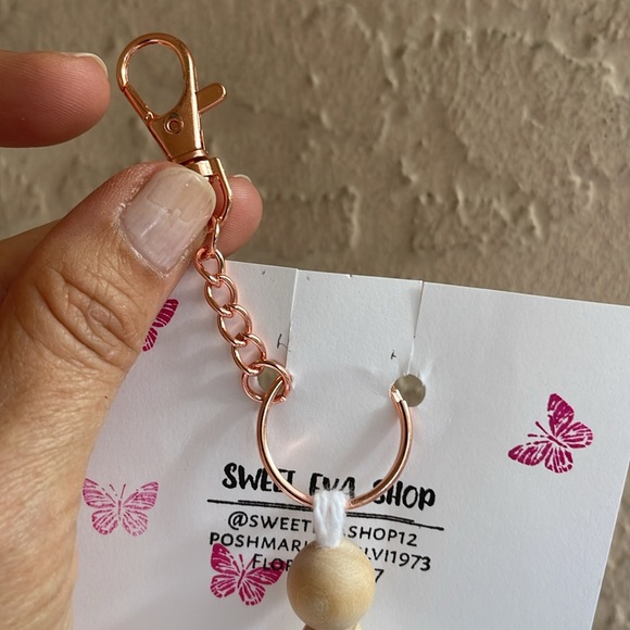 HANDMADE CROCHET STAR KEYCHAIN NATURAL COLOR WOODEN BEADS - Picture 3 of 14